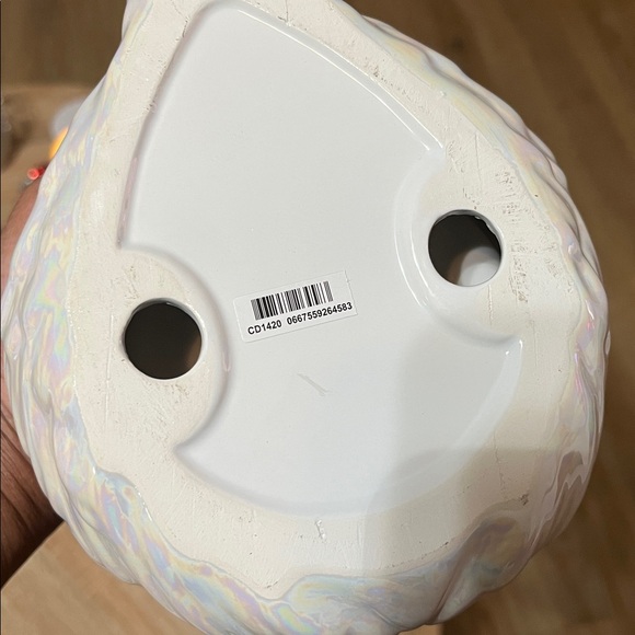 Bath & Body Works Iridescent Swan 3-wick candle holder - Picture 5 of 6